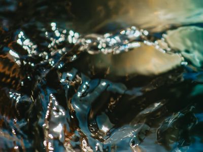 Abstract representation of fluid motion and clarity